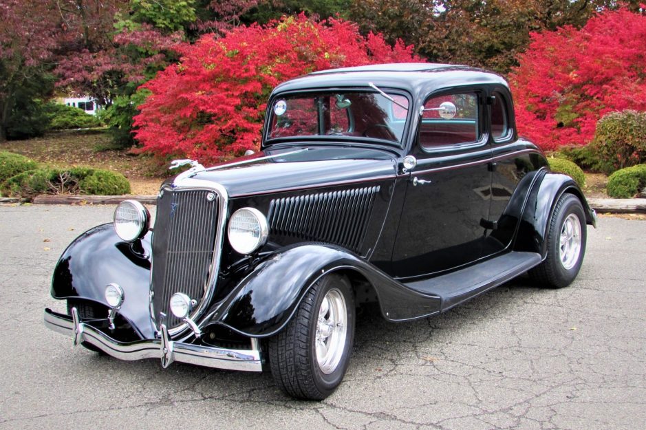 1934 Ford-สีดำด้านซ้าย