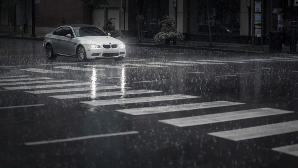 การดูแลรถยนต์เมื่อตากฝน ตรวจเช็คระบบภายใน