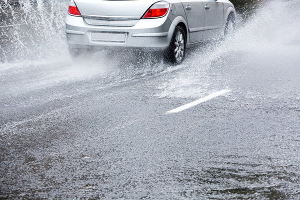 การดูแลรถยนต์ในช่วงหน้าฝน ควรให้ความสำคัญดูในด้านใดบ้าง